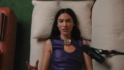 Alexa_Chung_on_Mrs_Prada2C_Jane_Birkin2C_and_Dressing_Sexy_at_40___Fashion_Neurosis_1080p_208.jpg