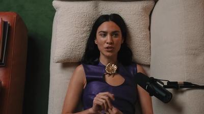 Alexa_Chung_on_Mrs_Prada2C_Jane_Birkin2C_and_Dressing_Sexy_at_40___Fashion_Neurosis_1080p_276.jpg