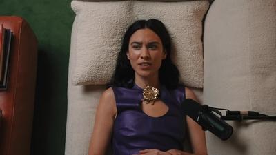Alexa_Chung_on_Mrs_Prada2C_Jane_Birkin2C_and_Dressing_Sexy_at_40___Fashion_Neurosis_1080p_407.jpg