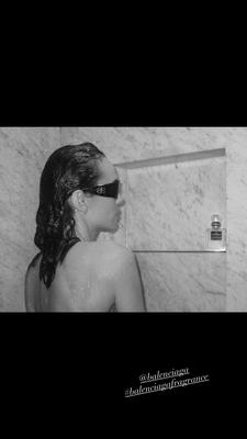 alexachung_1765565362_15421696.jpg